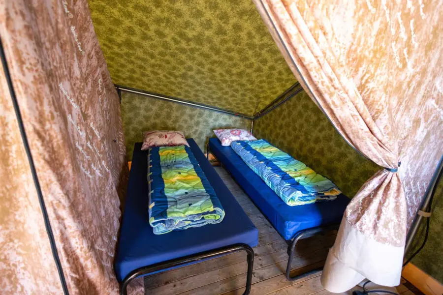 Duynlodge slaapkamer huurtent bedden