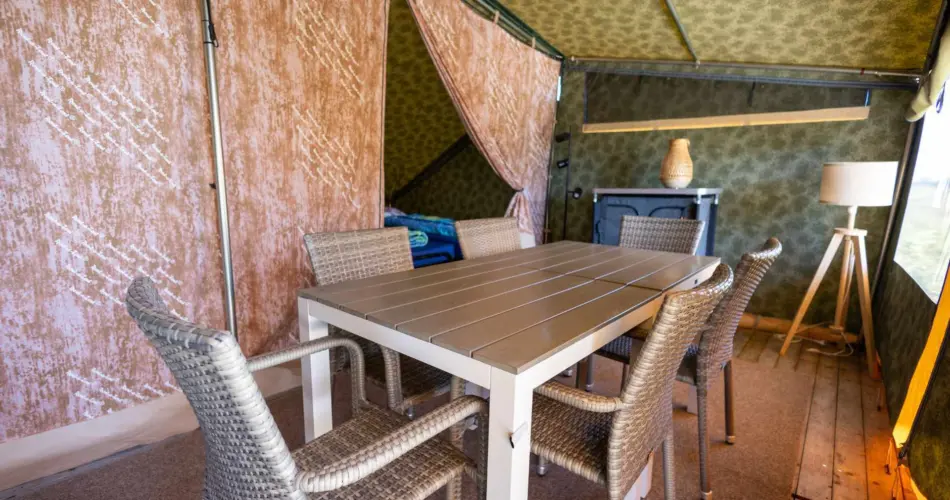 Duynlodge eettafel huurtent