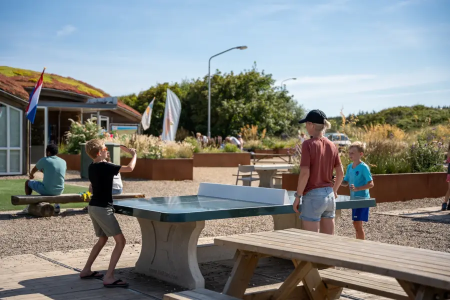 Kinderen tafeltennis Strandcamping Duinoord