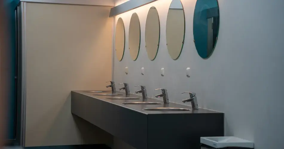 Sanitair Duinoord Wasbakken