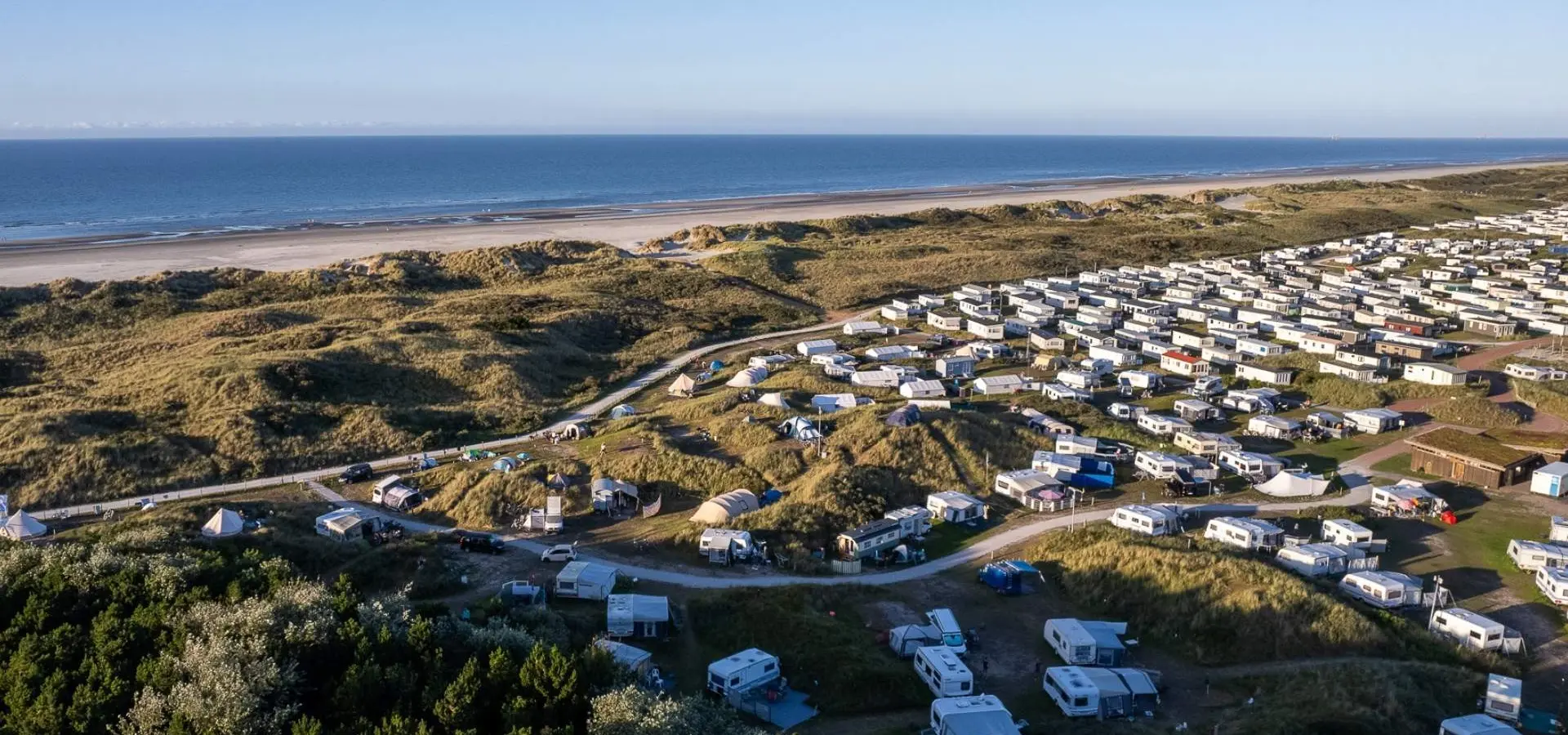 Dronefoto kamperen Strandcamping Duinoord