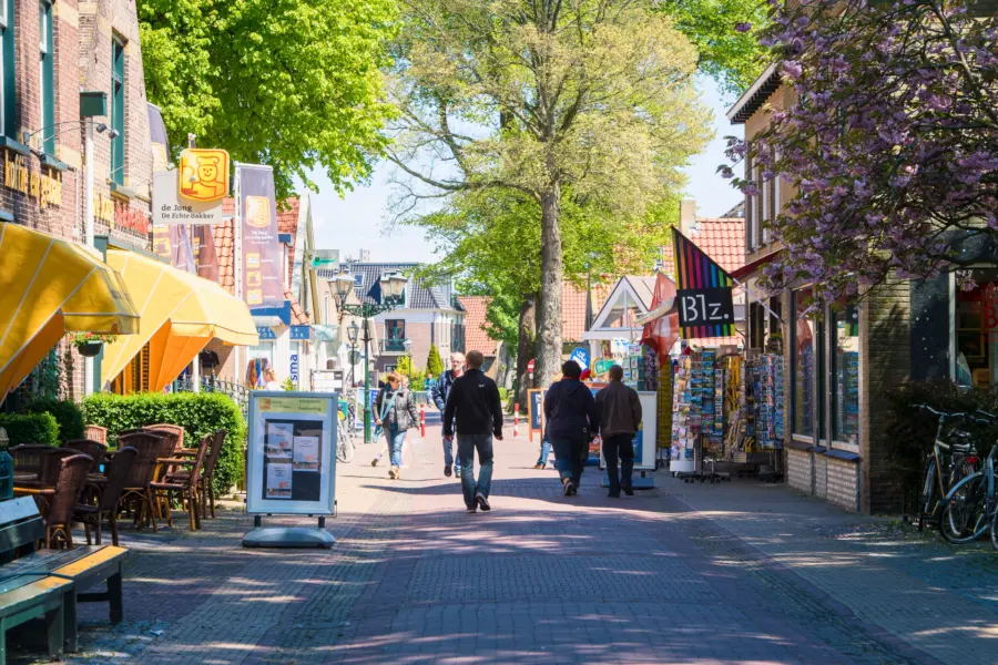 Winkelen in Nes Strandcamping Duinoord Ameland