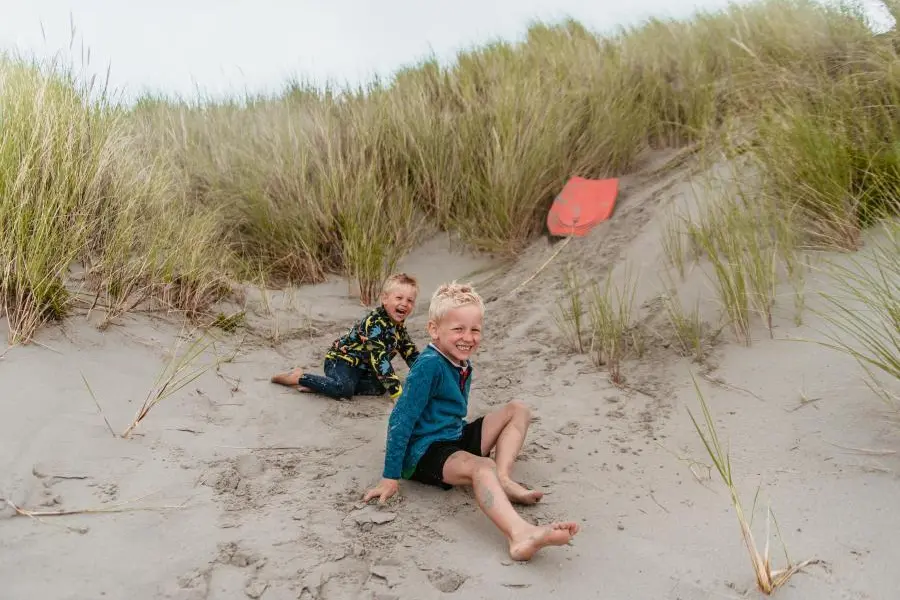 Duinoord strand duinen kind