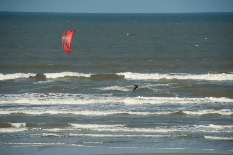 Kitesurfen zee activiteiten ameland